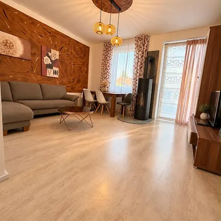Grossartige 3 Mit Kamin Und Garten Fuer 1-6 Personen شقة