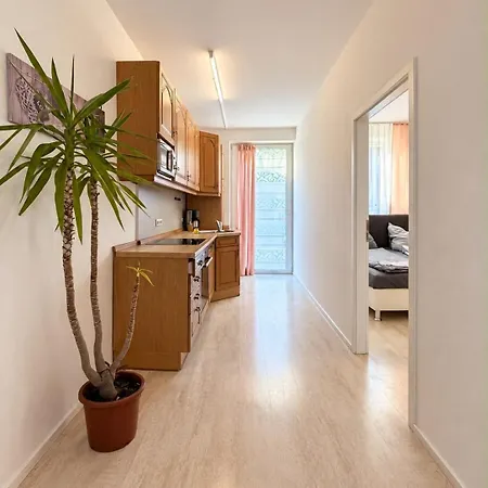 Grossartige 3 Mit Kamin Und Garten Fuer 1-6 Personen كاوفبويرن